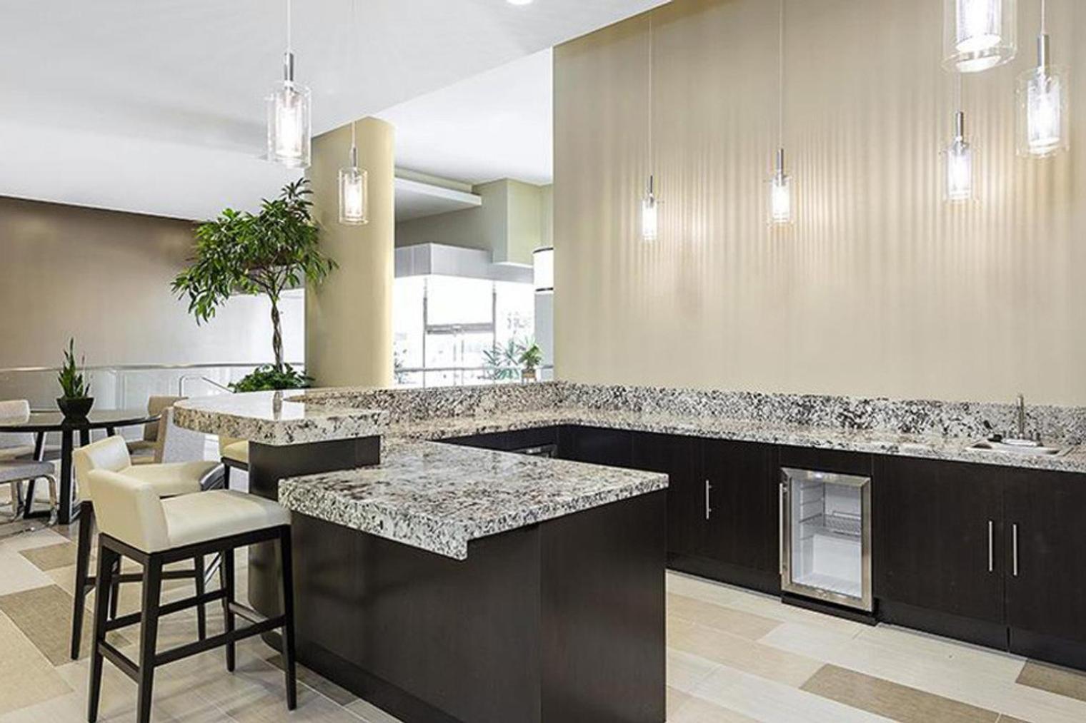 Koreatown W Pool Nr Coffee Restaurants Lax-1174 * Los Angeles