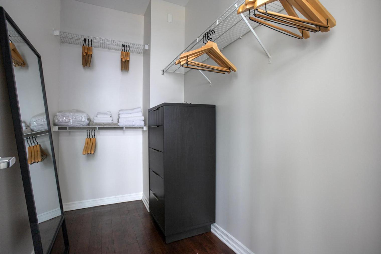 Koreatown W Pool Nr Coffee Restaurants Lax-1174 Los Angeles