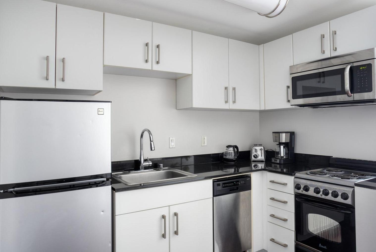 Koreatown W Pool Nr Coffee Restaurants Lax-1174 *